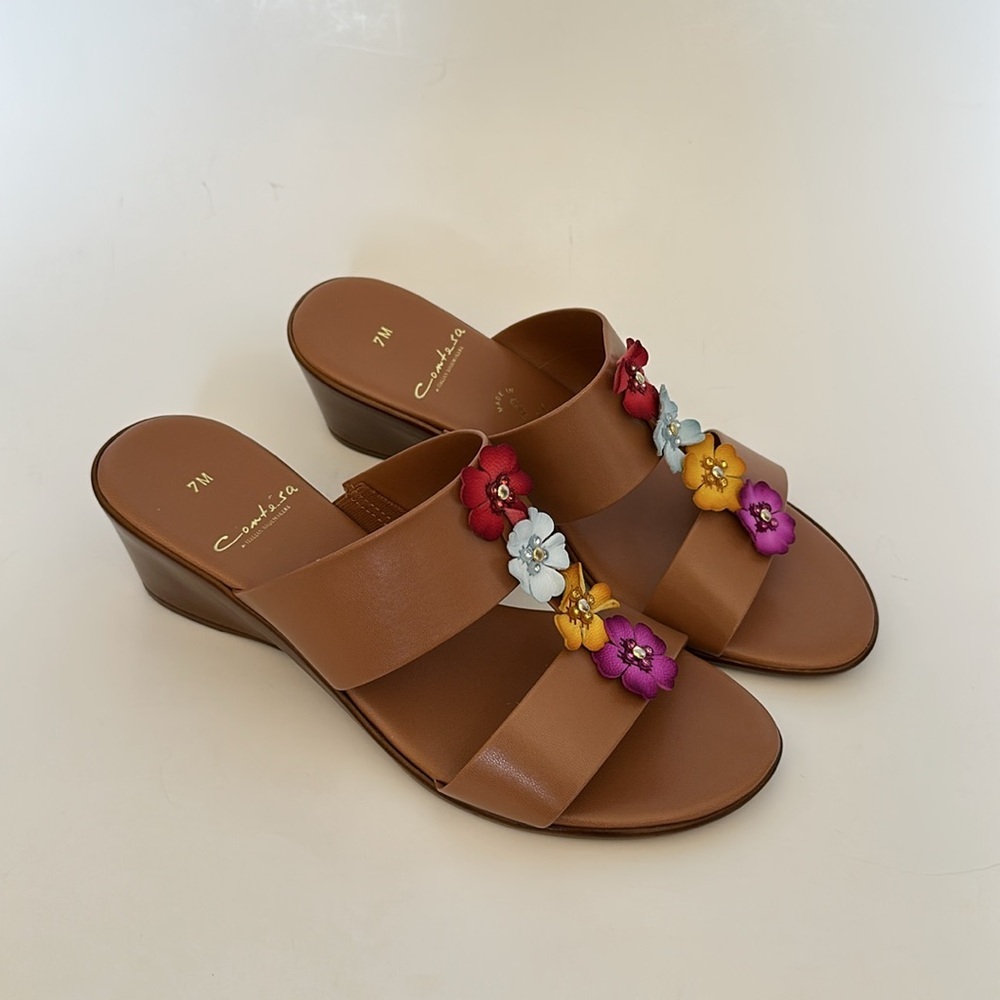 New Contesa taupe wedge summer slip on sandals with floral applique Sz 7M - Picture 3 of 5